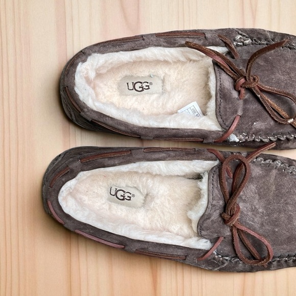 UGG Women's Dakota Moccasin in Expresso Size 8 - Picture 7 of 15